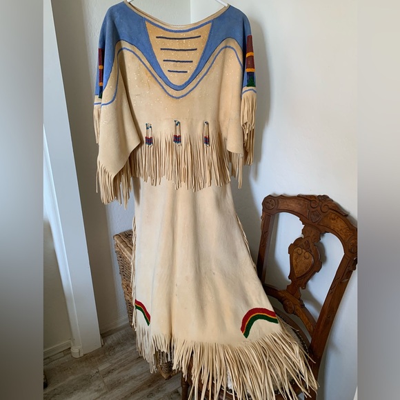 Beautiful Handmade Beaded and Painted Native American Indian Regalia - Picture 2 of 15